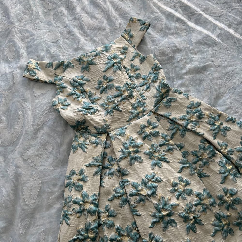Beautiful Chelsea Dress - Picture 2 of 7